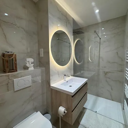 Apartman Quai Prestige - Central, Balcon, Neuf, Proche Palais&plage, Clim *