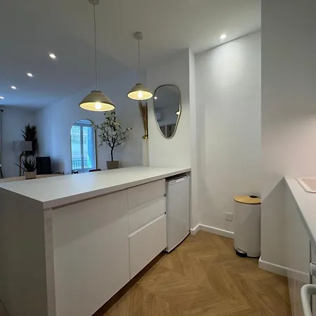 Quai Prestige - Central, Balcon, Neuf, Proche Palais&plage, Clim